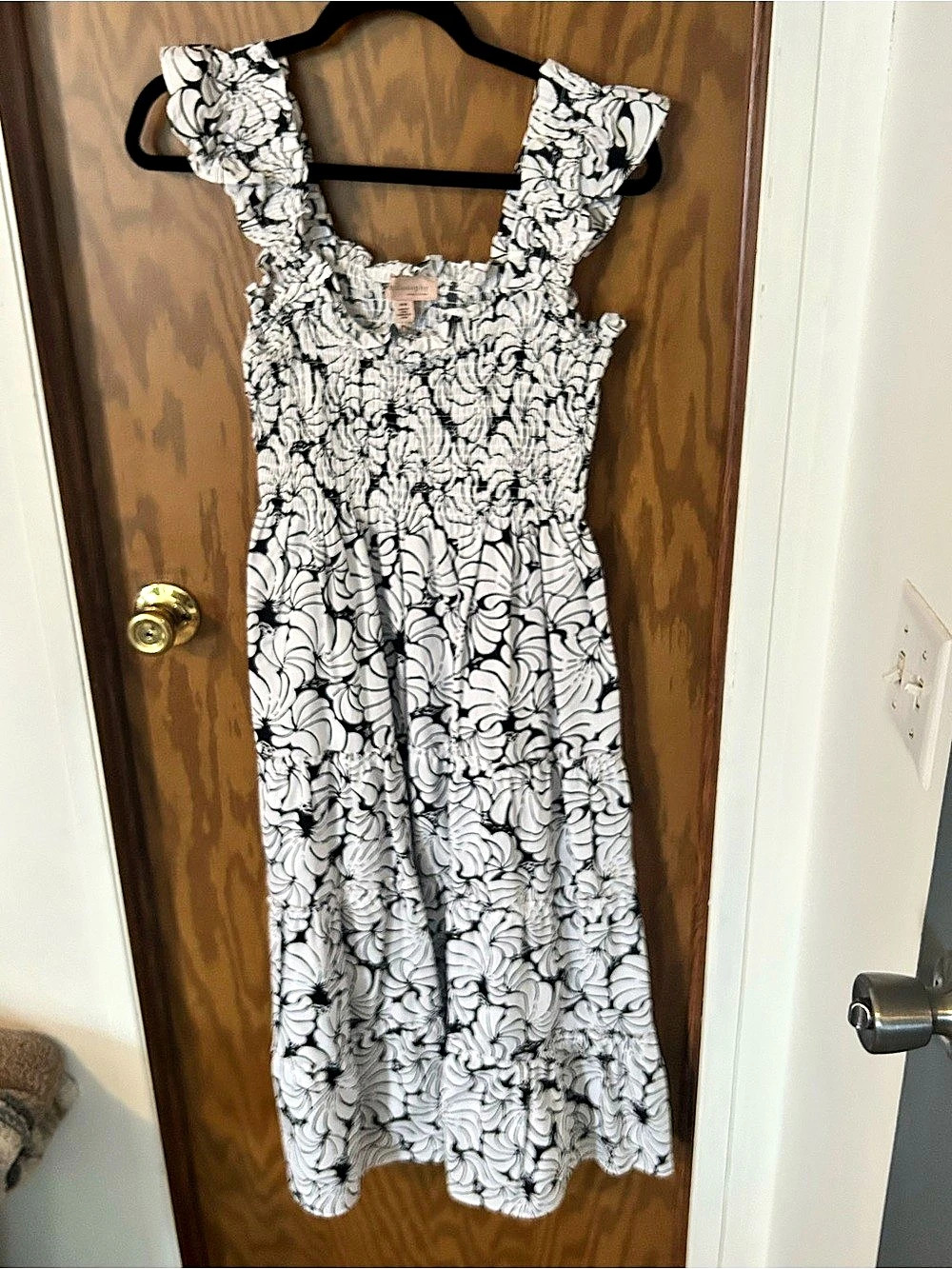 Philosophy Floral Midi Dress in White & Black Size Medium